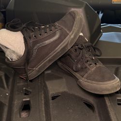 Size 4Y Vans Old Skool skate shoes in an all-black 