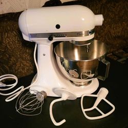 KitchenAid Classic Mixer K45SS - 4.5 Quart Capacity for Small to Large Batches • 10 Speeeds