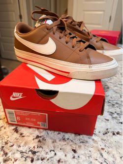 Nike court legacy