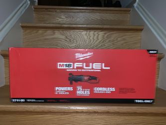 NEWWWW Milwaukee M18 FUEL 18-Volt Lithium-Ion Brushless Cordless Super Hawg 1/2 in. Right Angle Drill with QUIK-LOK (Tool-Only) Pick up only