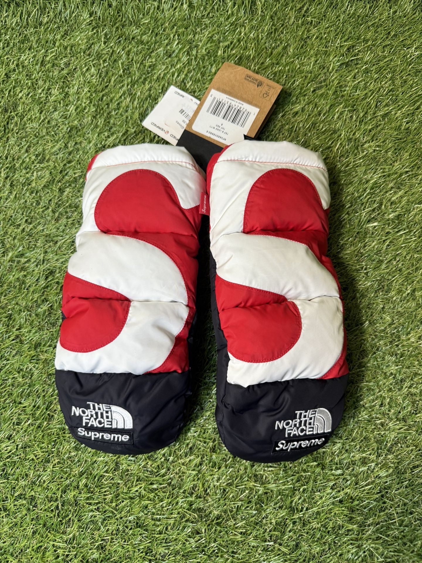 Supreme The North Face S Logo Nuptse Mitts