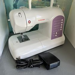 Singer Curvy Model 8763 Sewing Machine