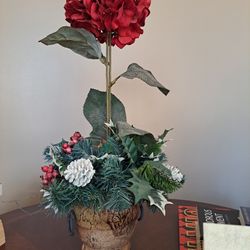Vase with dried flowers 23 in tall 
Great For Christmas