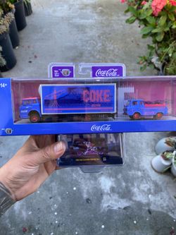 M2 CHASE!! Ford c950 & Econoline Coca Cola