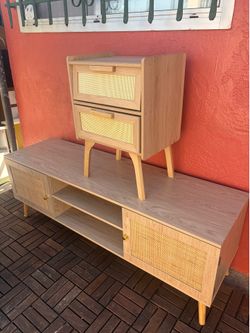 Dresser TV