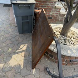 Ashley table in good condition 