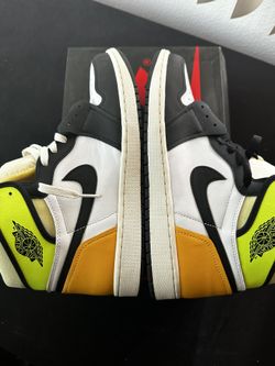 NIKE AIR JORDAN 1 RETRO HIGH WHITE BLACK VOLT UNIVERSITY GOLD