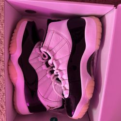 Jordan 11 Graditude, Size 8.5