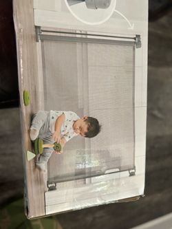 New Retractable Baby Safety Gate