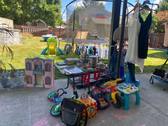 Huge sale next to woodland elementary in Puyallup