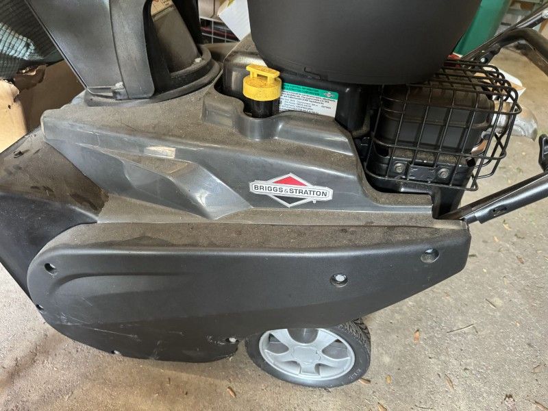 Snow Blower / Briggs & Stratton 1696737