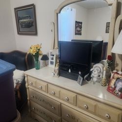 Vintage 2pc Bedroom Set