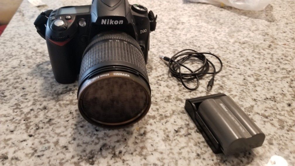 Nixon D90 profesional Camra and 18-135mm lens