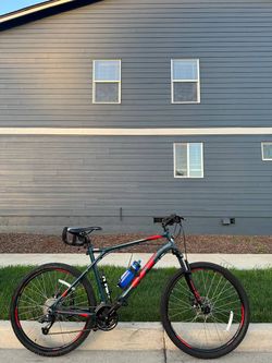 GT Aggressor Pro XL 27.5” Mountain Bike – Disc Brakes