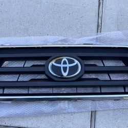 2021 Toyota Tacoma OEM Grill