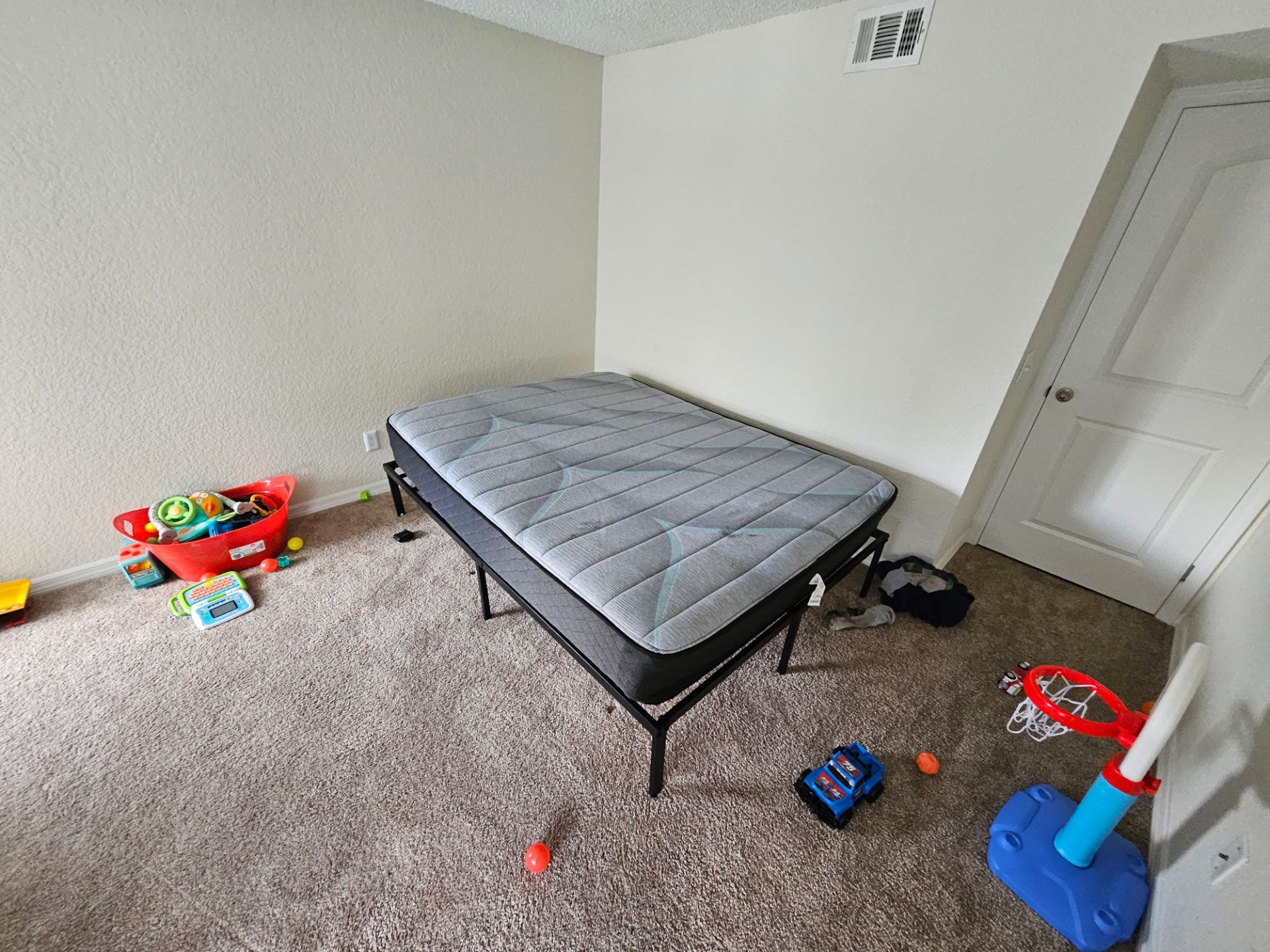Queen siz mattress and frame