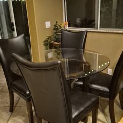 Dinette Set With 4 Chairs $150