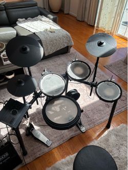 Roland TD-17KV V-Drums Electronic Drum Set + Simmons Amp + Throne