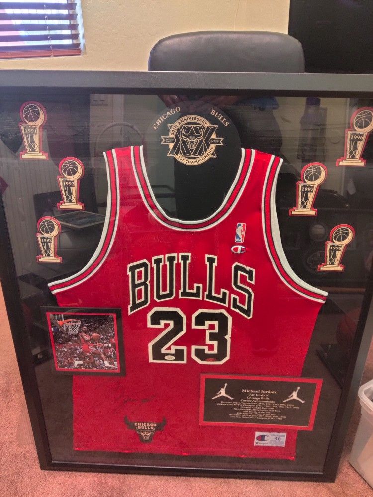 Michael Jordan Framed Signed Jersey With Coa for Sale in Phoenix, AZ -  OfferUp