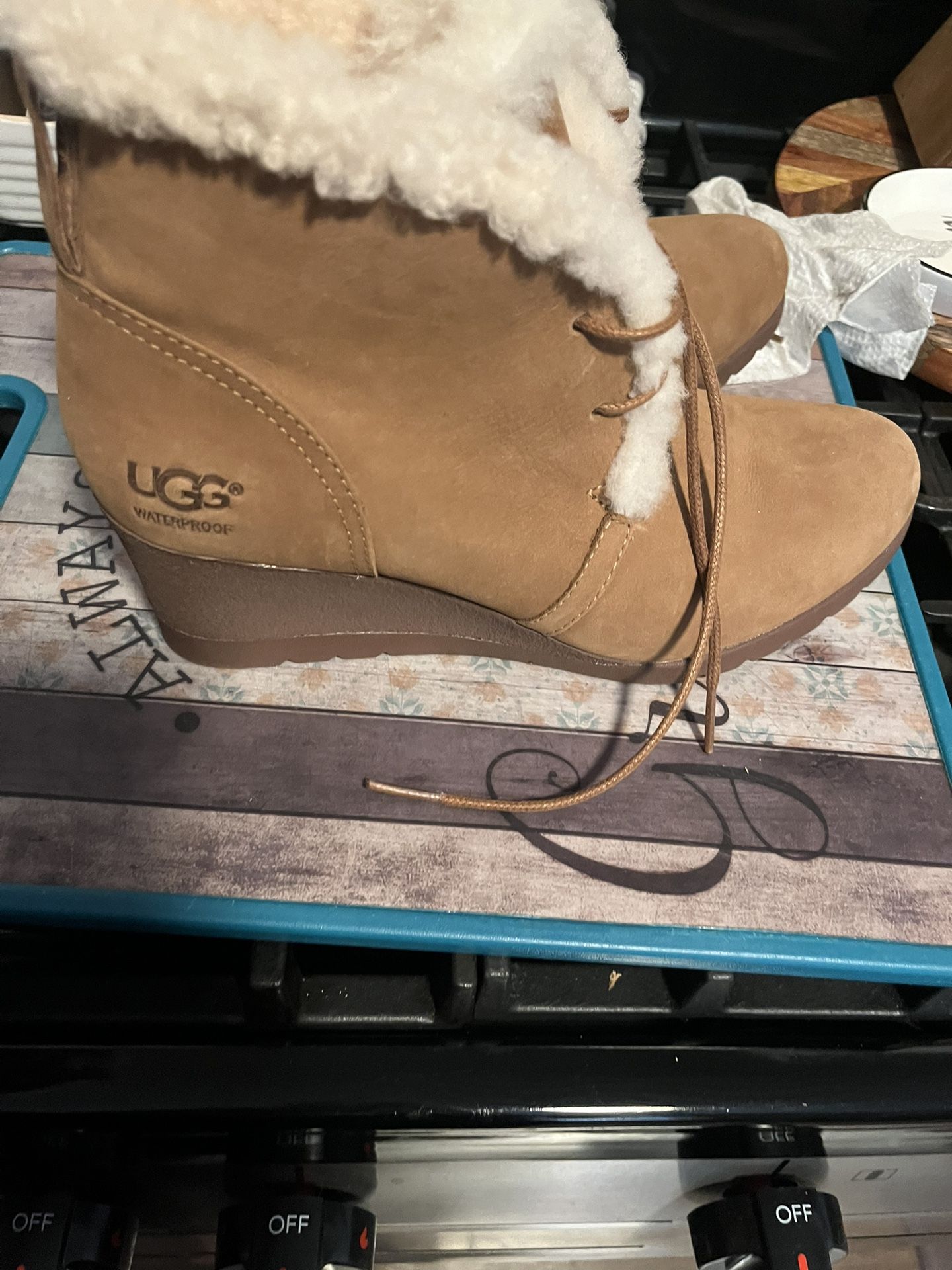 UGG Women Wedge Boots 🌸