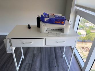 Small desk 10