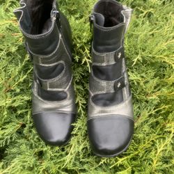 FINJI booties from Portugal size 8 1/2 