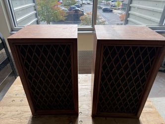 Up for sale is a classic pair of vintage Pioneer CS-77 3-way loudspeaker cabinets. Featuring iconic Japanese mid-century styling, these cabinets come