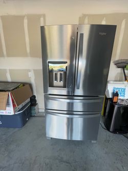 Whirlpool Refrigerator with ice maker and water
