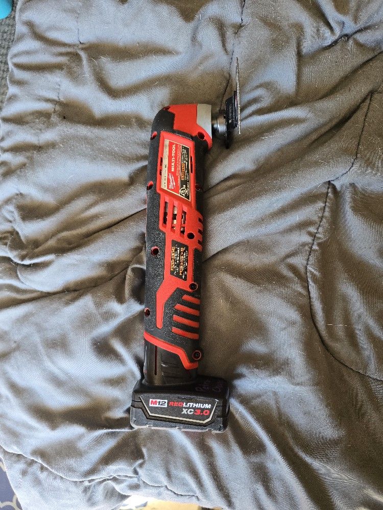 Milwaukee M12 Multi-Tool