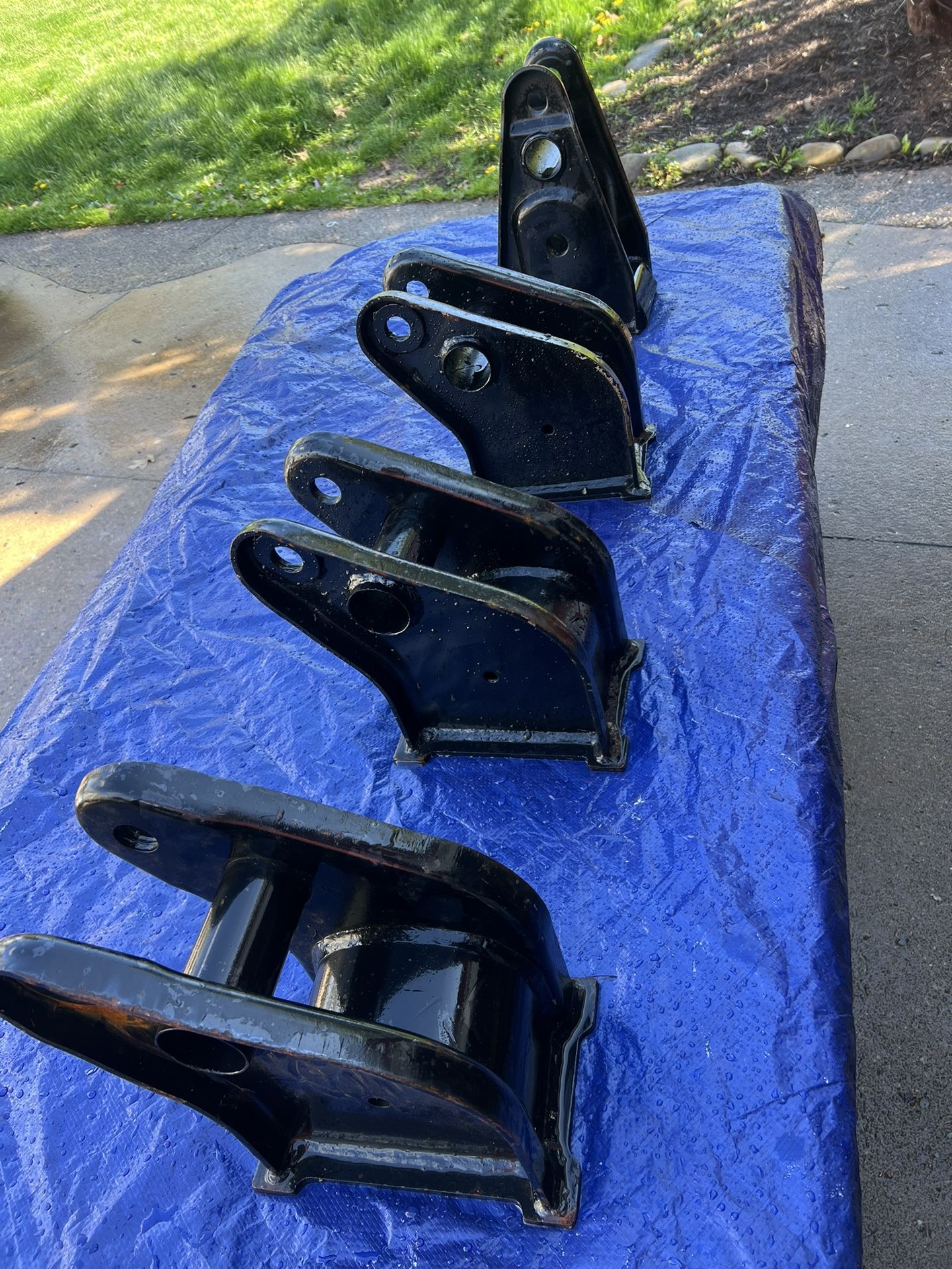 3 OTR front hangers AND 1 Hutch center hanger