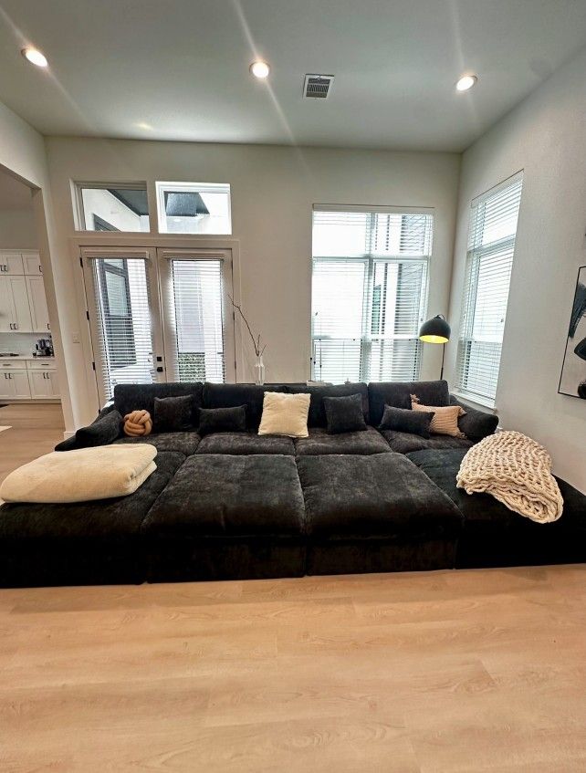 Huge Like New 8 Piece Sectional