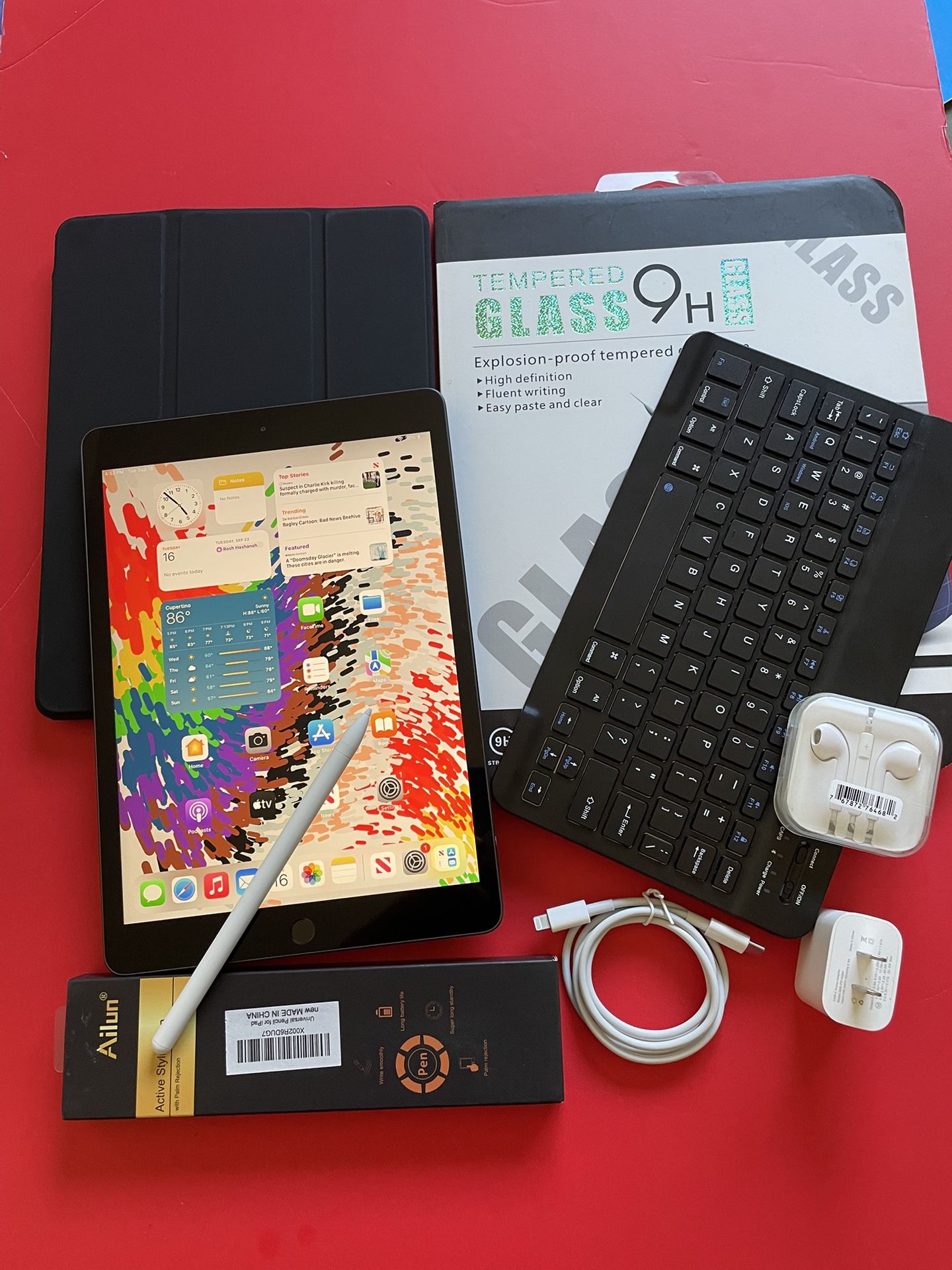 Apple IPad 8th Generation (10.2” Retina /Latest 18/ 2020 model) 32GB with stylus pen, keyboard & Accessories