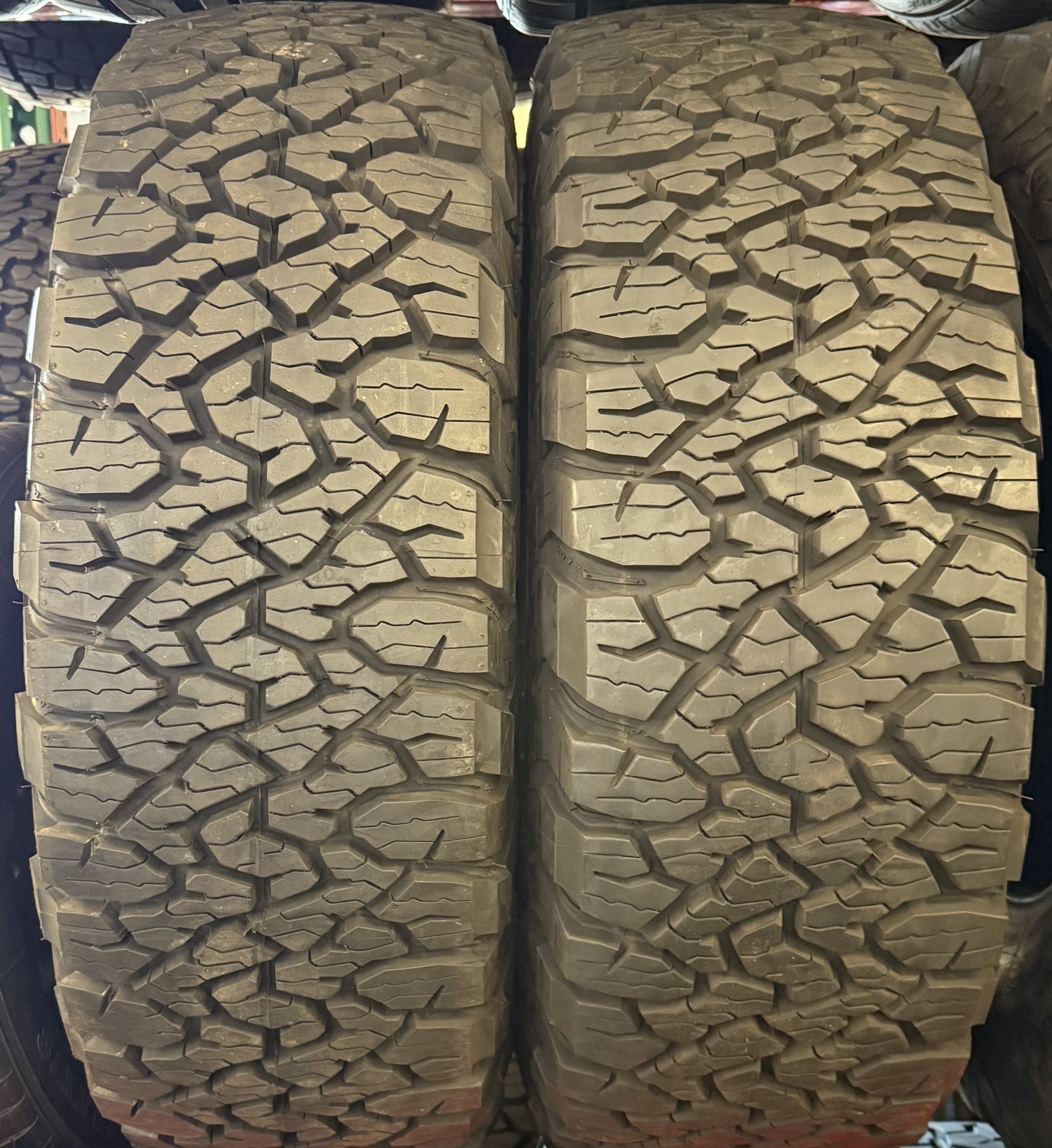 LT 285 70 17 Bfgoodrich 1824