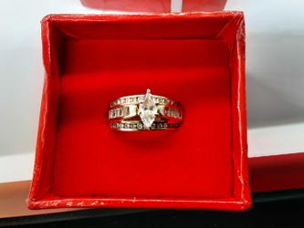 Yellow Gold 10k (.417) 3.6 grams Size 7.5