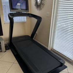 NordicTrack Commercial 2450  Treadmill