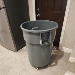 Trash Can With Rollers