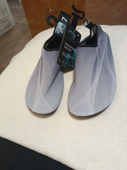 New,  True Fit Barefoot Shoes, Multi Purpose Foot Ware, Size 7, 40 - EU Ages 11-14  New Never Used . Only $10.00 Firm. Purchase New For, $21.69  + Tax