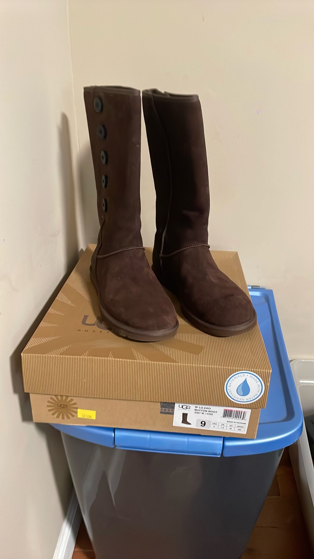 UGG W LO PRO BUTTON BOOT