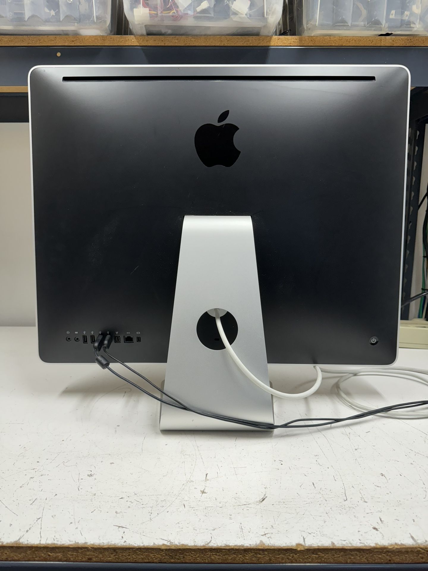 iMac 24 inch (Early 2009)