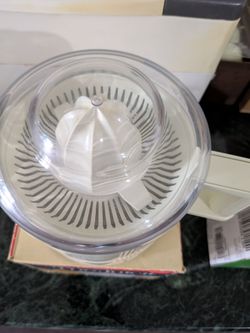 Clear Plastic Citrus Juicer Reamer