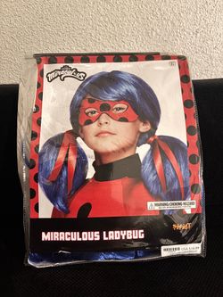COSTUME