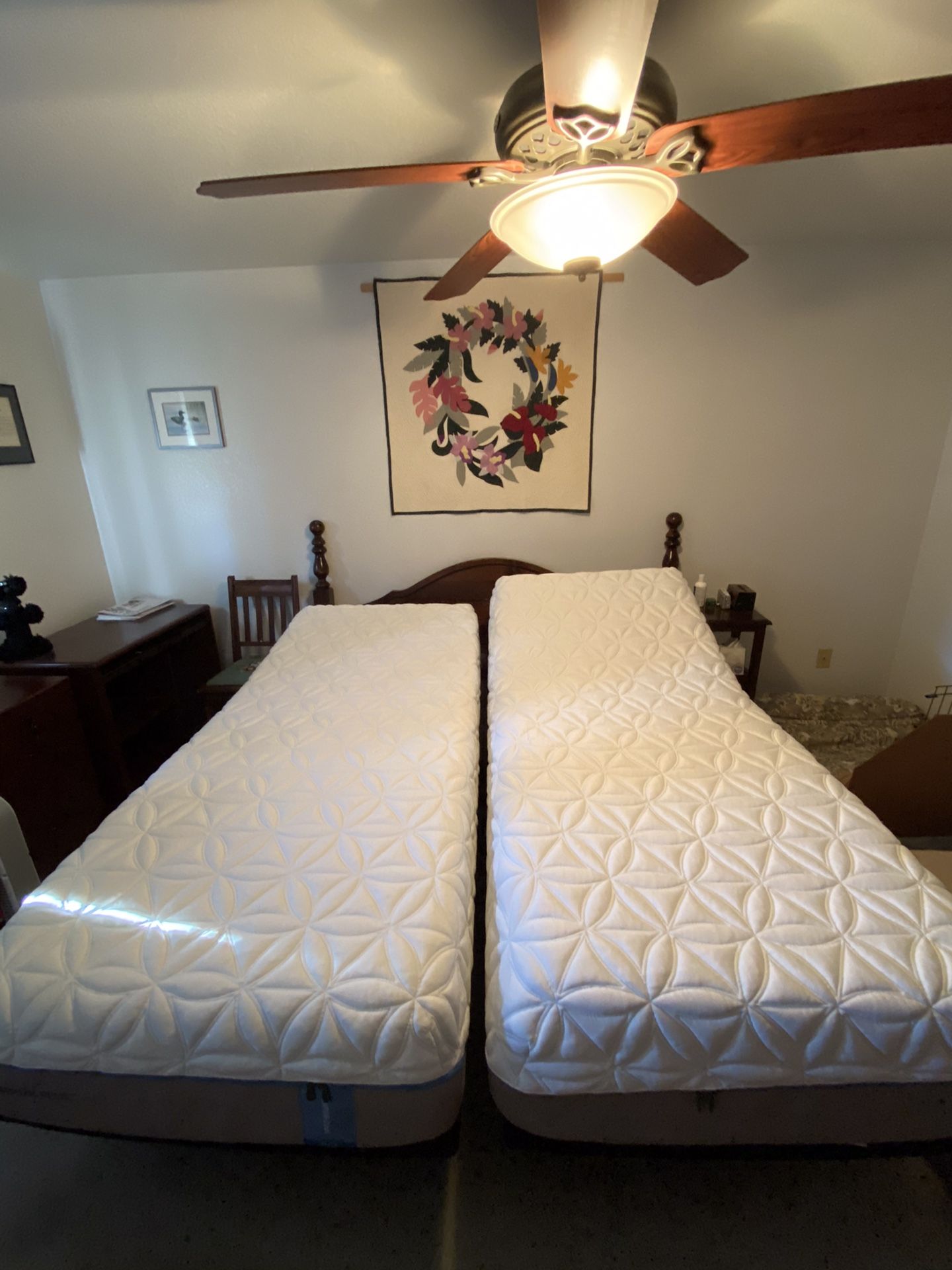 Tempurpedic Split CA King Mattress with Adjustable Frame for Sale in Lynnwood, WA OfferUp
