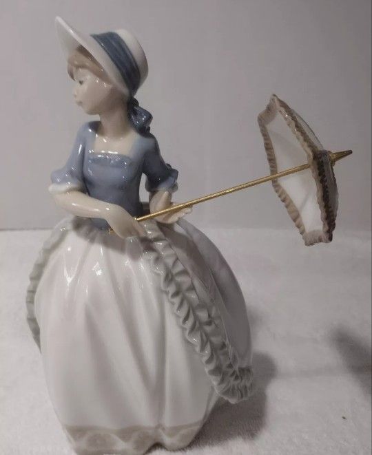 Lladro Figurine Girl With Parasol