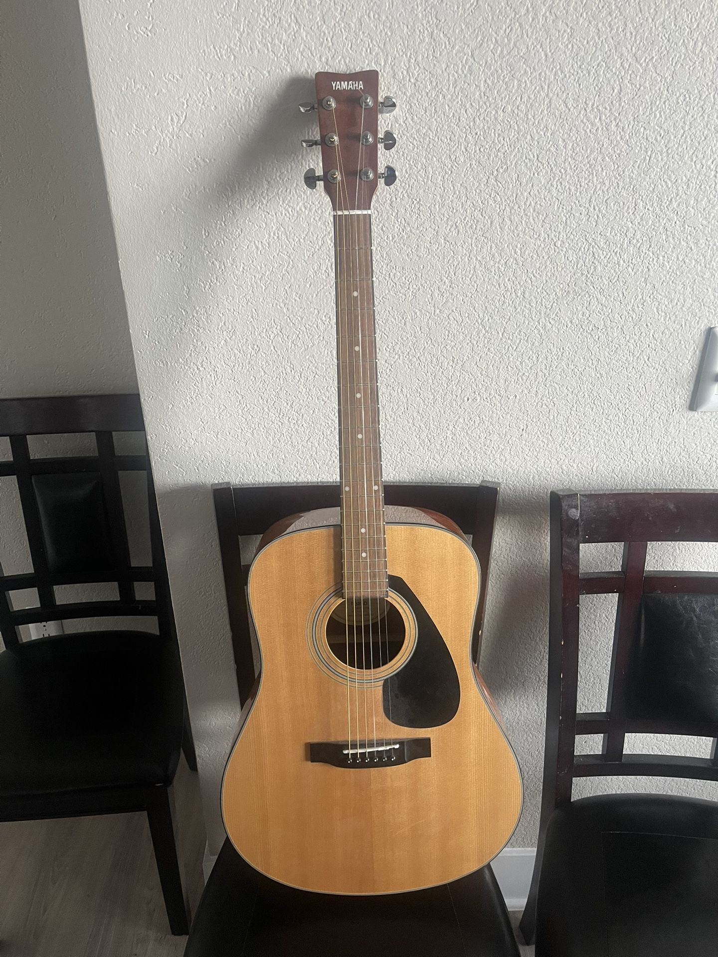 Yamaha Acoustic Guitar F325D