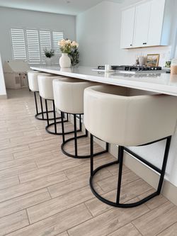 Set of 4 Modern Bar Stools