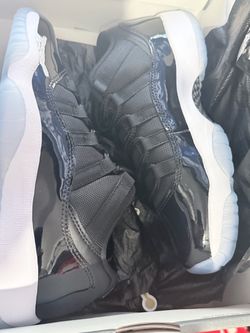 Jordan 11 low space jam  size 6