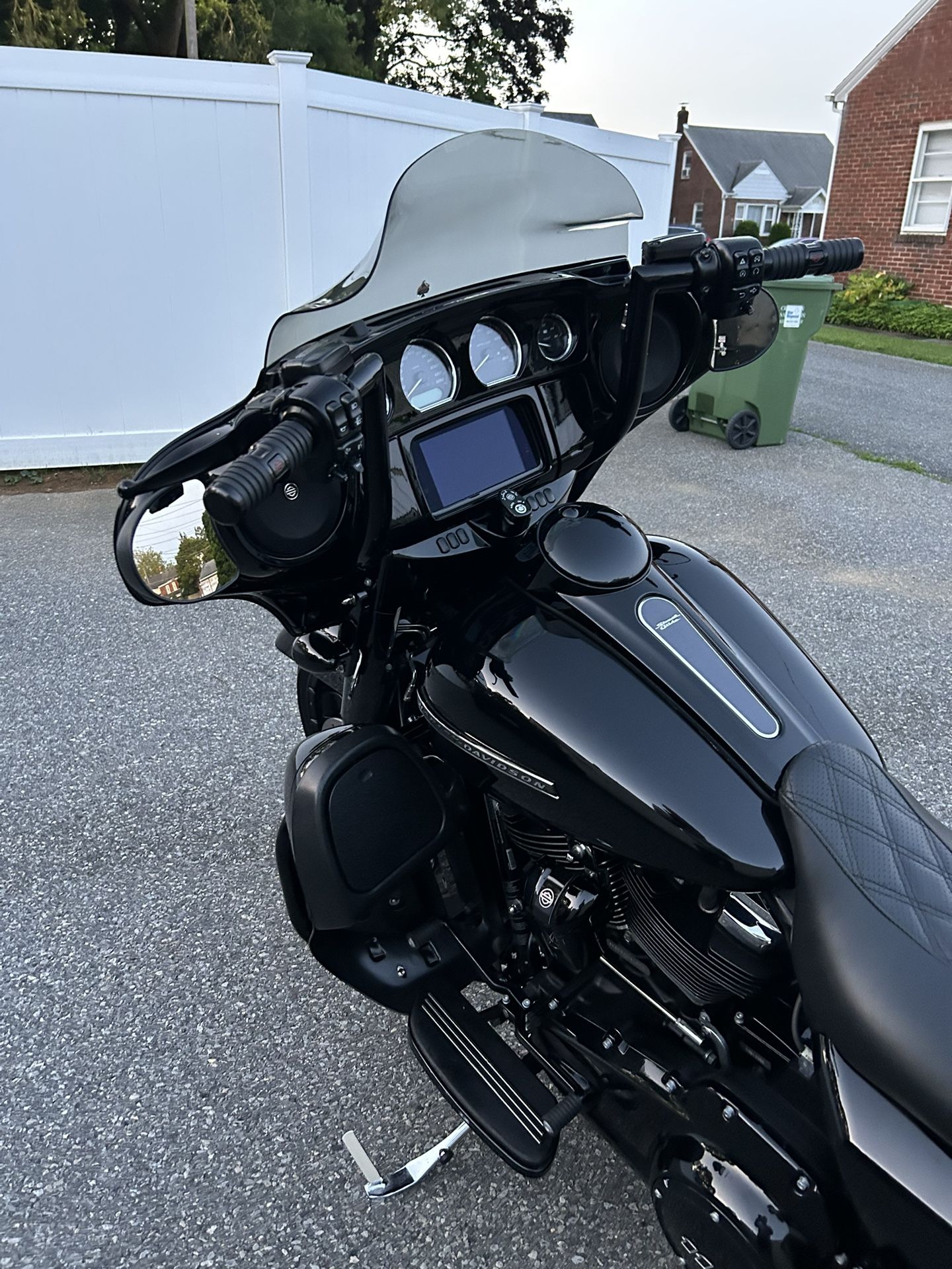 HARLEY  DAVIDSON STREET GLIDE SPECIAL