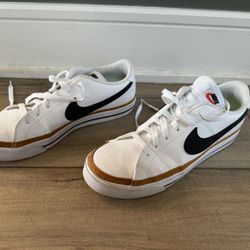 Nike Women's Shoes Size: 9