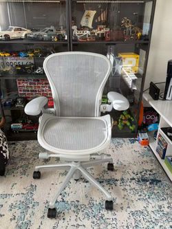 Herman miller aeron (Fully adjustable)