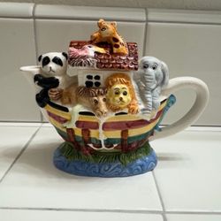 Vintage Cardinal Noah's Ark Teapot Ceramic Animal home decor cup